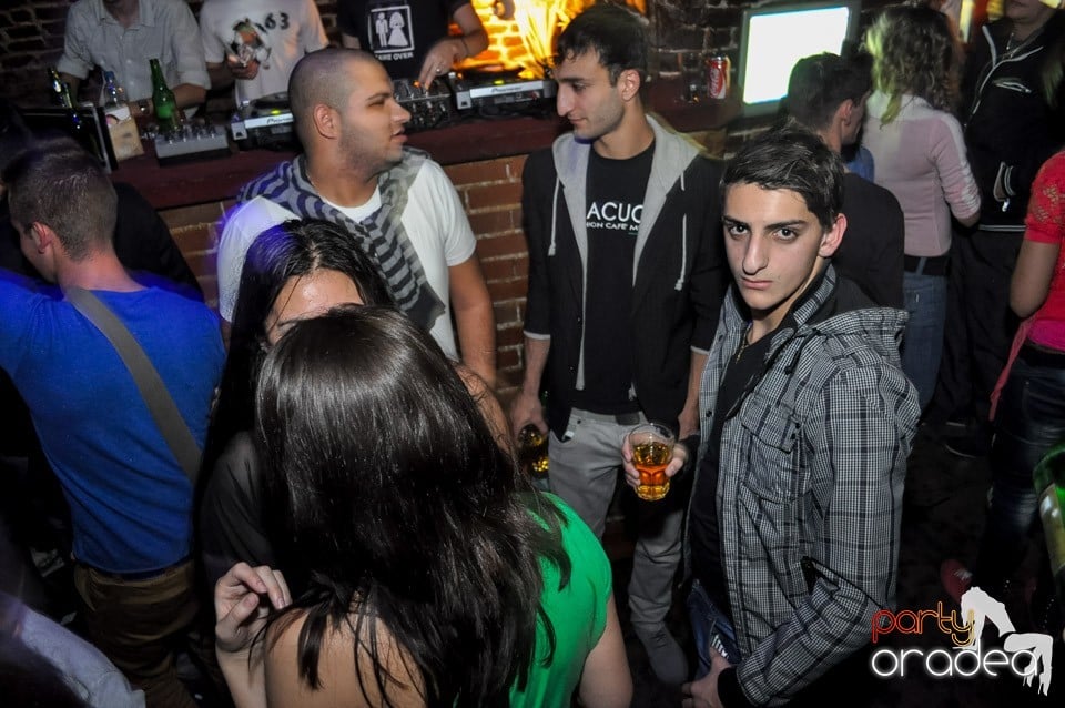 Party cu Caveman in the mix!, 