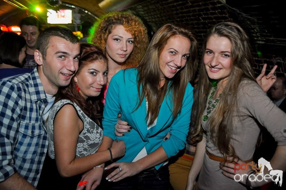 Party cu Caveman in the mix!, 