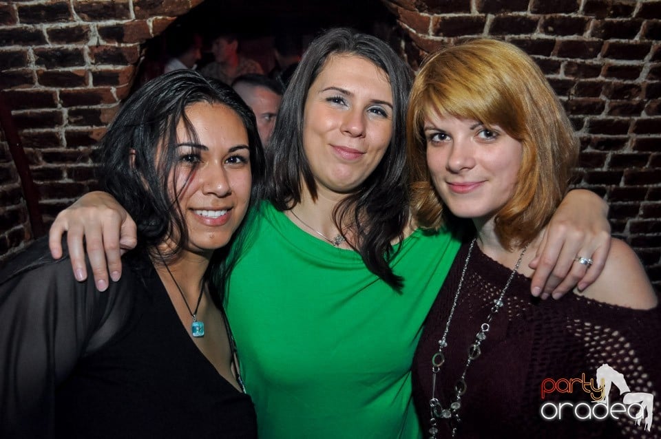 Party cu Caveman in the mix!, 