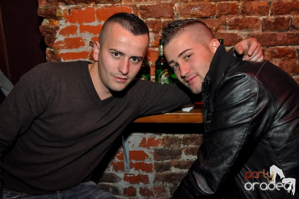 Party cu Caveman in the mix!, 