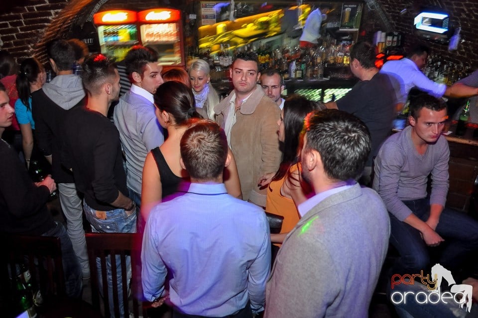 Party cu Caveman in the mix!, 