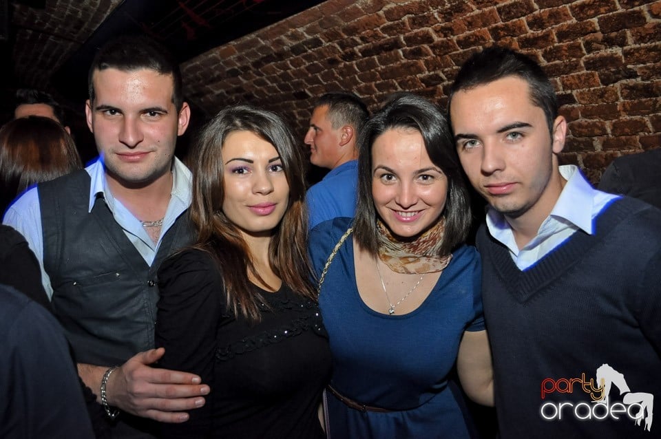 Party cu Caveman in the mix!, 