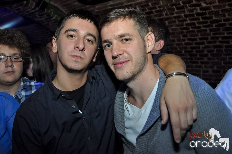 Party cu Caveman in the mix!, 