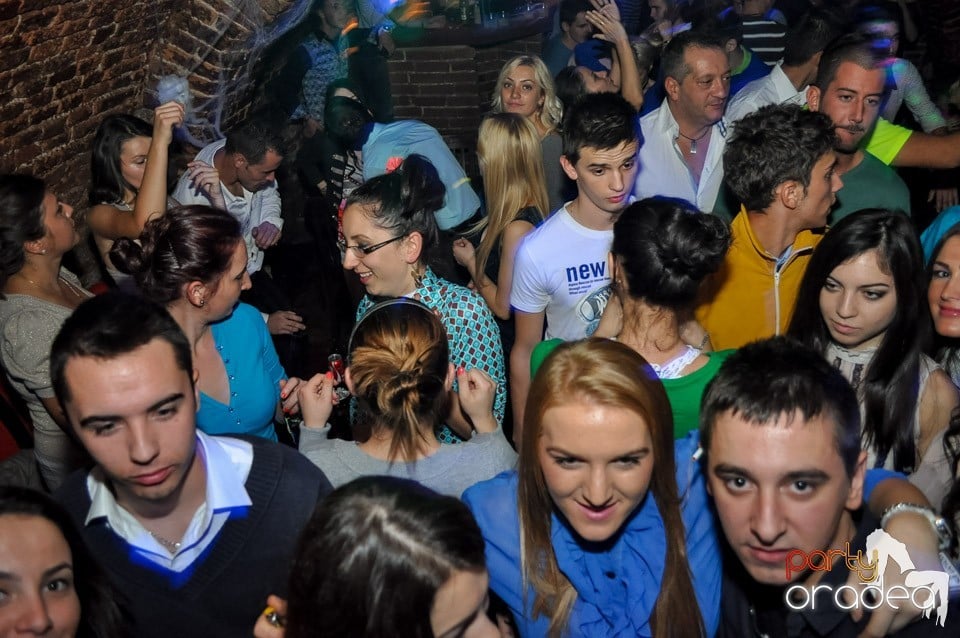 Party cu Caveman in the mix!, 