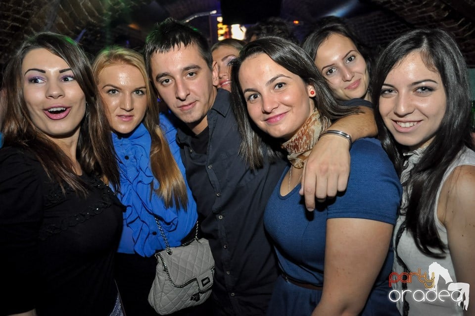 Party cu Caveman in the mix!, 