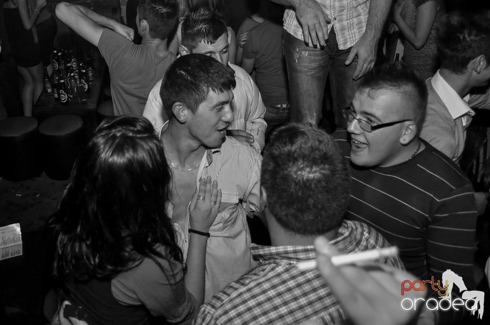 Party cu Caveman in the mix!, 