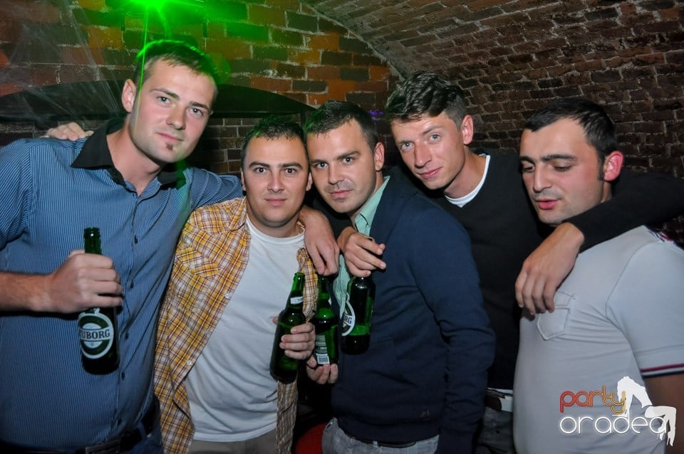 Party cu Caveman in the mix!, 