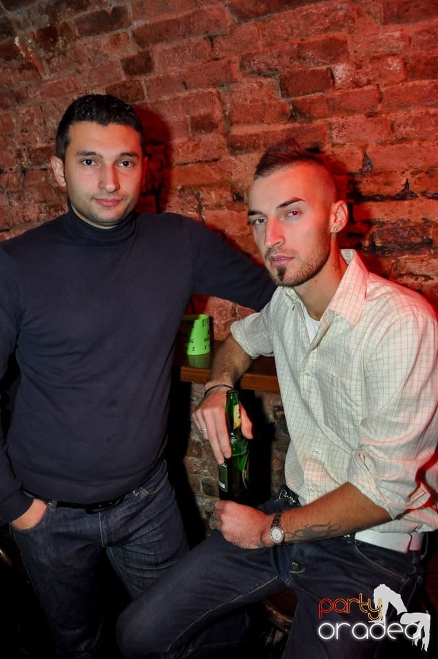 Party cu Caveman in the mix!, 