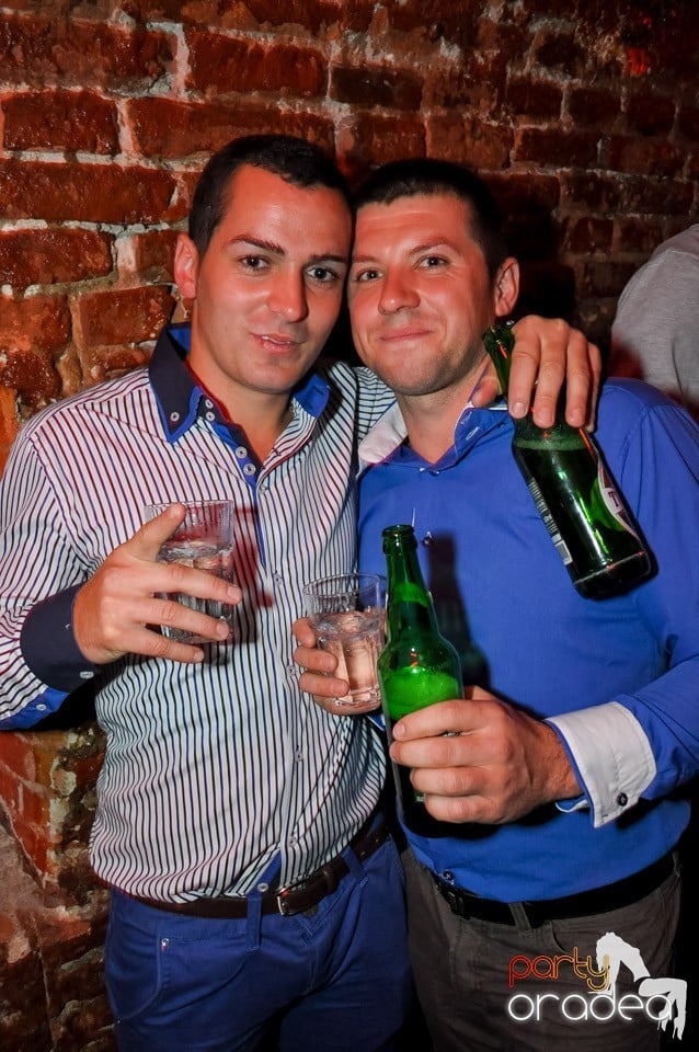 Party cu Caveman in the mix!, 