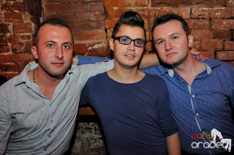 Party cu Caveman in the mix!, 