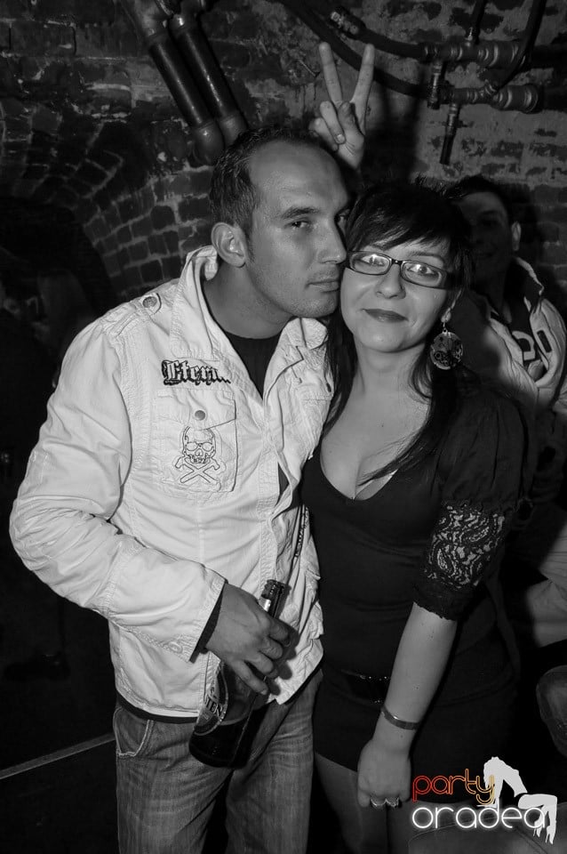 Party cu Caveman in the mix!, 