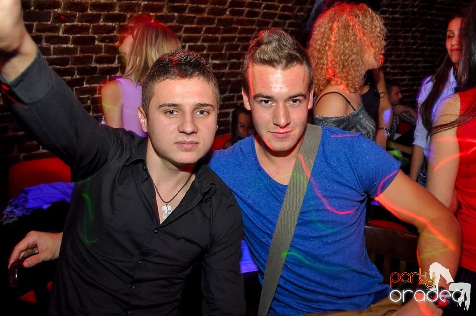 Party cu Caveman in the mix!, 