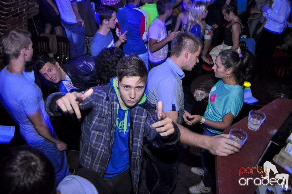 Party cu Caveman in the mix!, 