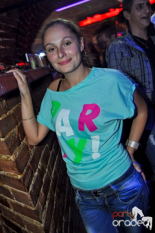 Party cu Caveman in the mix!, 