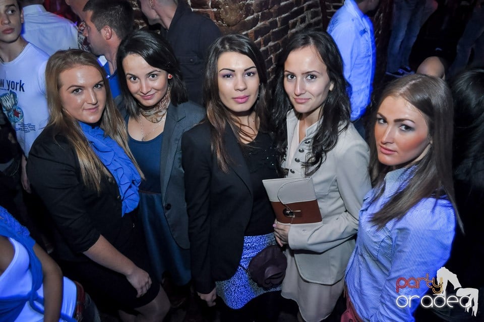 Party cu Caveman in the mix!, 