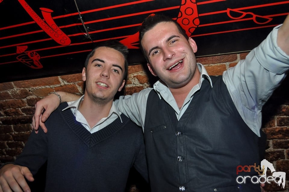 Party cu Caveman in the mix!, 