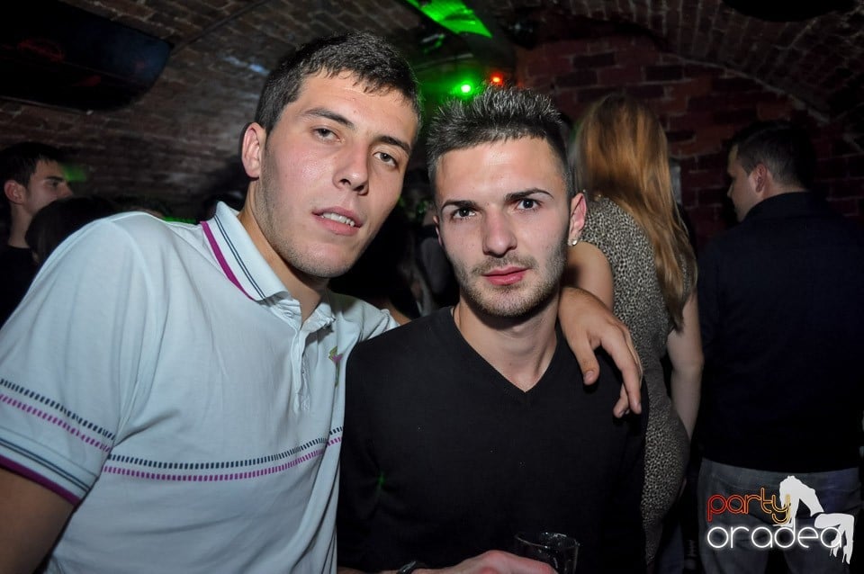 Party cu Caveman in the mix!, 