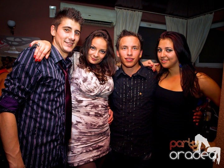 Party cu DJ Cristiano continuă şi sâmbătă, 