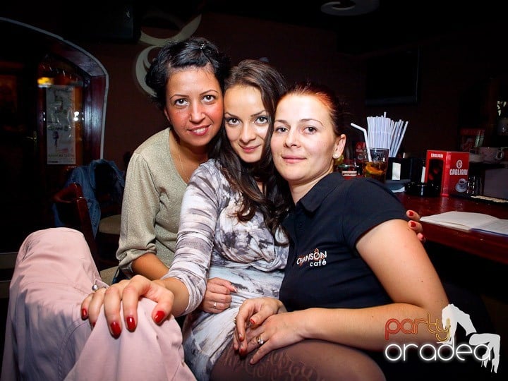 Party cu DJ Cristiano continuă şi sâmbătă, 