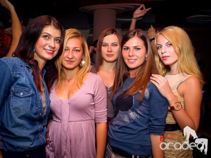 Party cu DJ Cristiano continuă şi sâmbătă, 