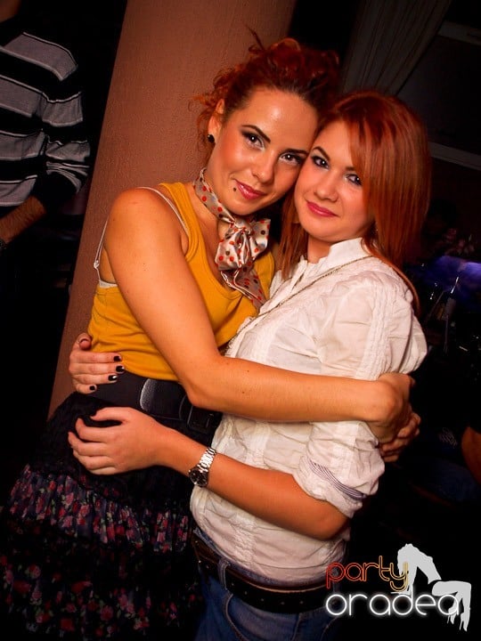 Party cu DJ Cristiano continuă şi sâmbătă, 