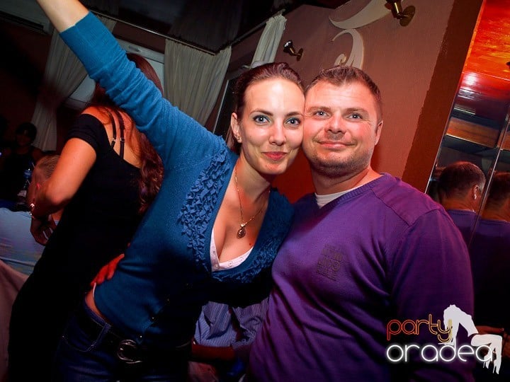 Party cu DJ Cristiano continuă şi sâmbătă, 