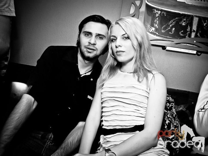 Party cu DJ Cristiano continuă şi sâmbătă, 