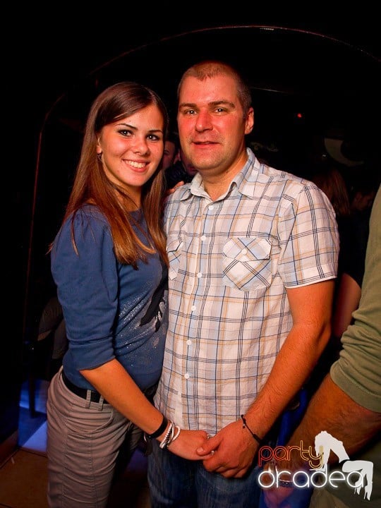 Party cu DJ Cristiano continuă şi sâmbătă, 