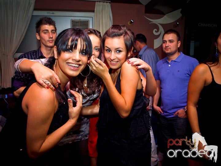 Party cu DJ Cristiano continuă şi sâmbătă, 