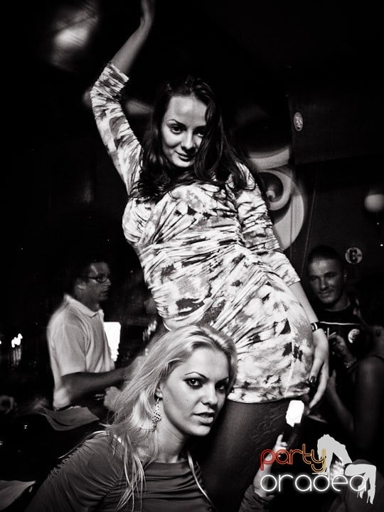 Party cu DJ Cristiano continuă şi sâmbătă, 