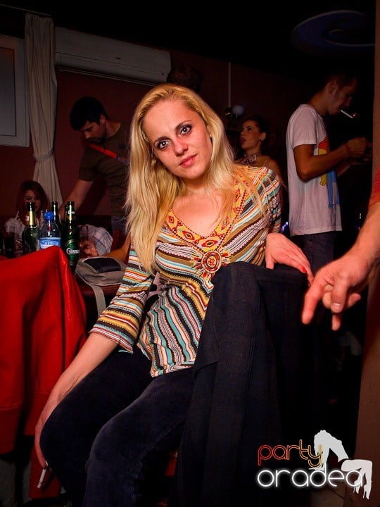 Party cu DJ Cristiano continuă şi sâmbătă, 