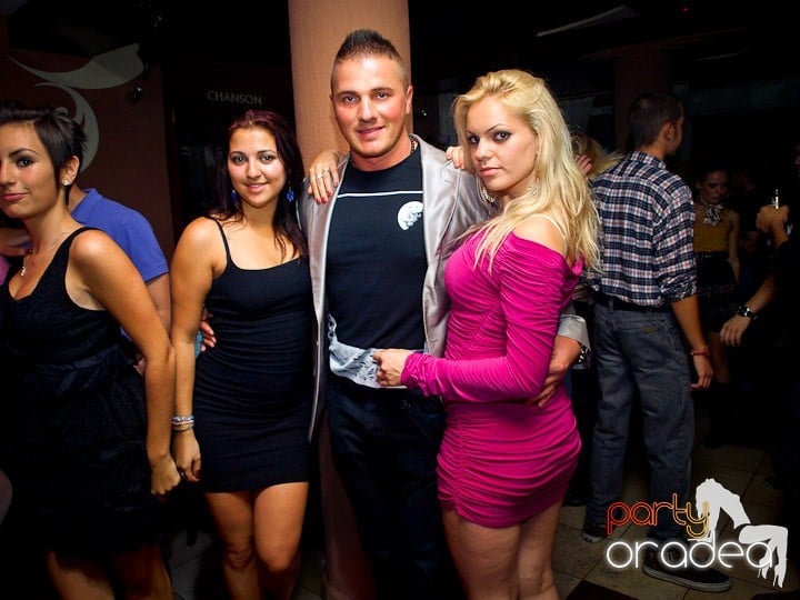 Party cu DJ Cristiano continuă şi sâmbătă, 