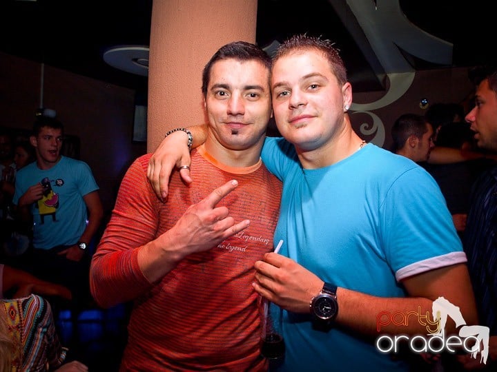 Party cu DJ Cristiano continuă şi sâmbătă, 