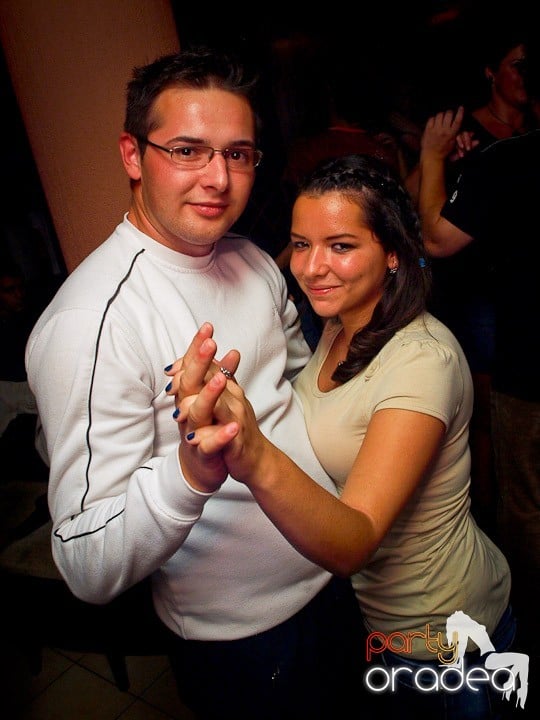 Party cu DJ Cristiano continuă şi sâmbătă, 