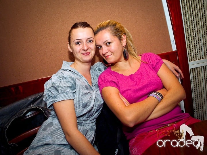 Party cu DJ Cristiano continuă şi sâmbătă, 