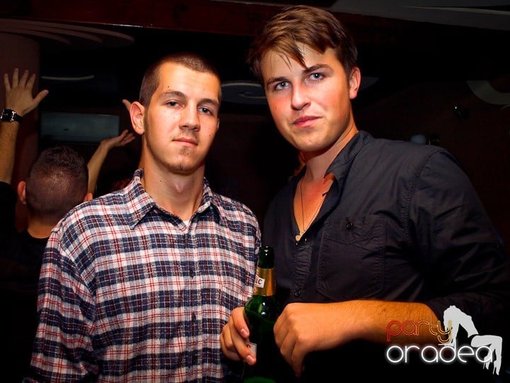 Party cu DJ Cristiano continuă şi sâmbătă, 