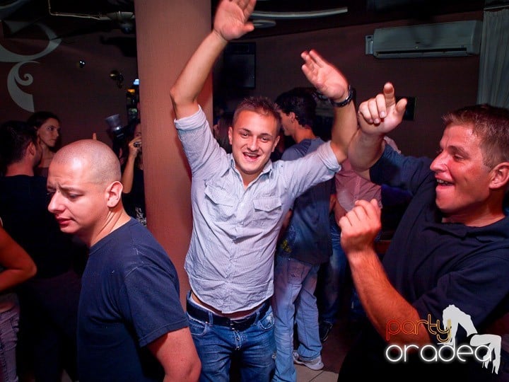 Party cu DJ Cristiano în Chanson, 