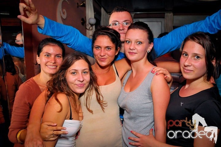 Party cu DJ Cristiano în Chanson, 