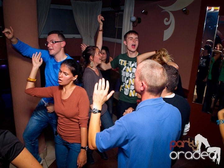 Party cu DJ Cristiano în Chanson, 