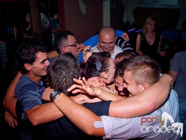 Party cu DJ Cristiano în Chanson, 