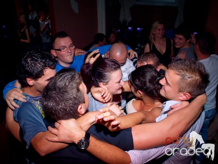 Party cu DJ Cristiano în Chanson, 