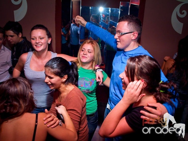 Party cu DJ Cristiano în Chanson, 