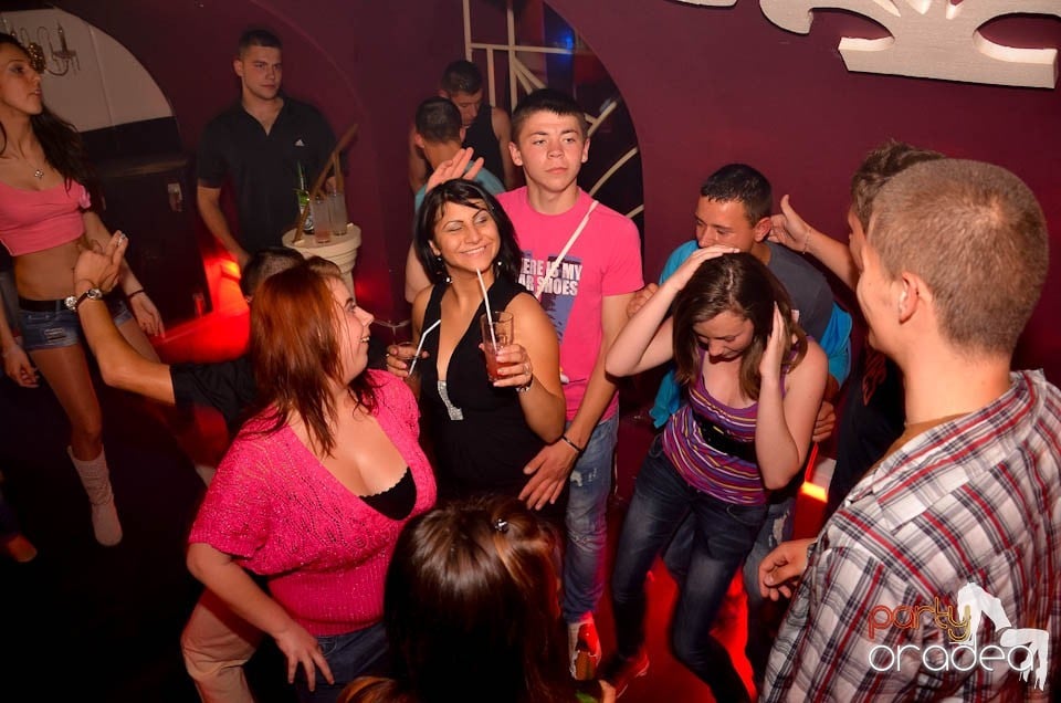 Party cu DJ Mendez în Club Atti's,