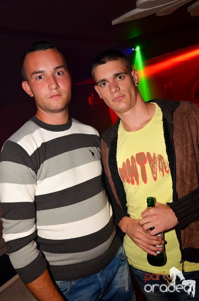 Party cu DJ Mendez în Club Atti's,