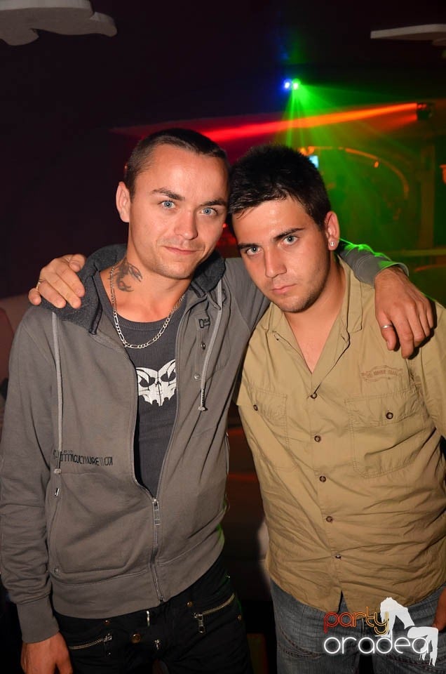 Party cu DJ Mendez în Club Atti's,