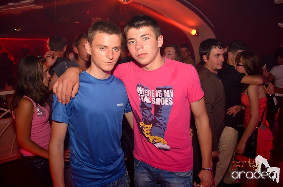 Party cu DJ Mendez în Club Atti's,