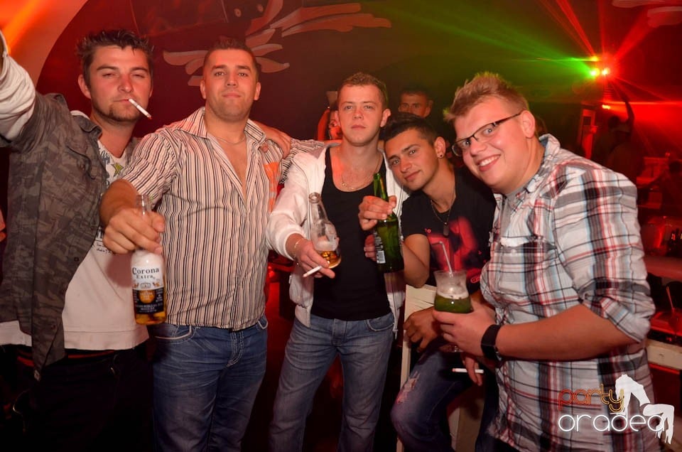 Party cu DJ Mendez în Club Atti's,