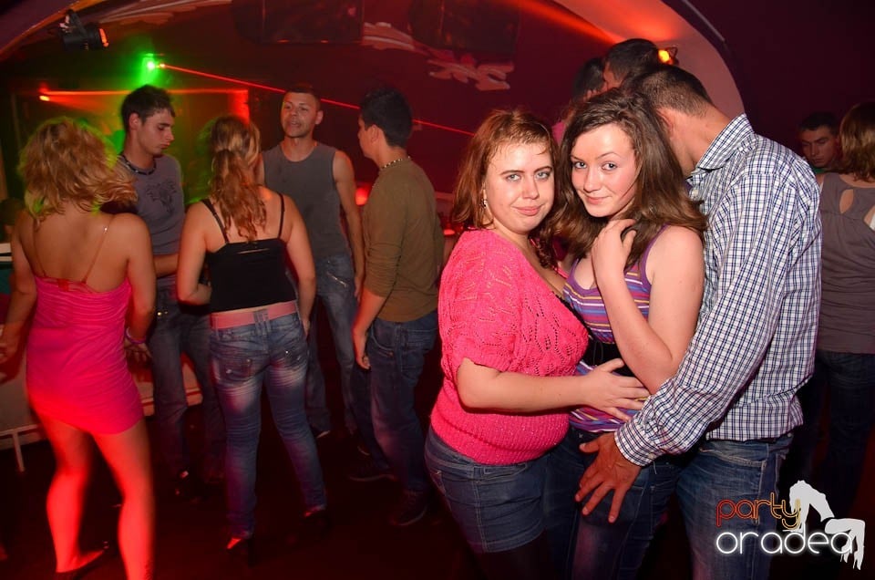 Party cu DJ Mendez în Club Atti's,