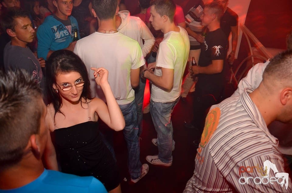 Party cu DJ Mendez în Club Atti's,
