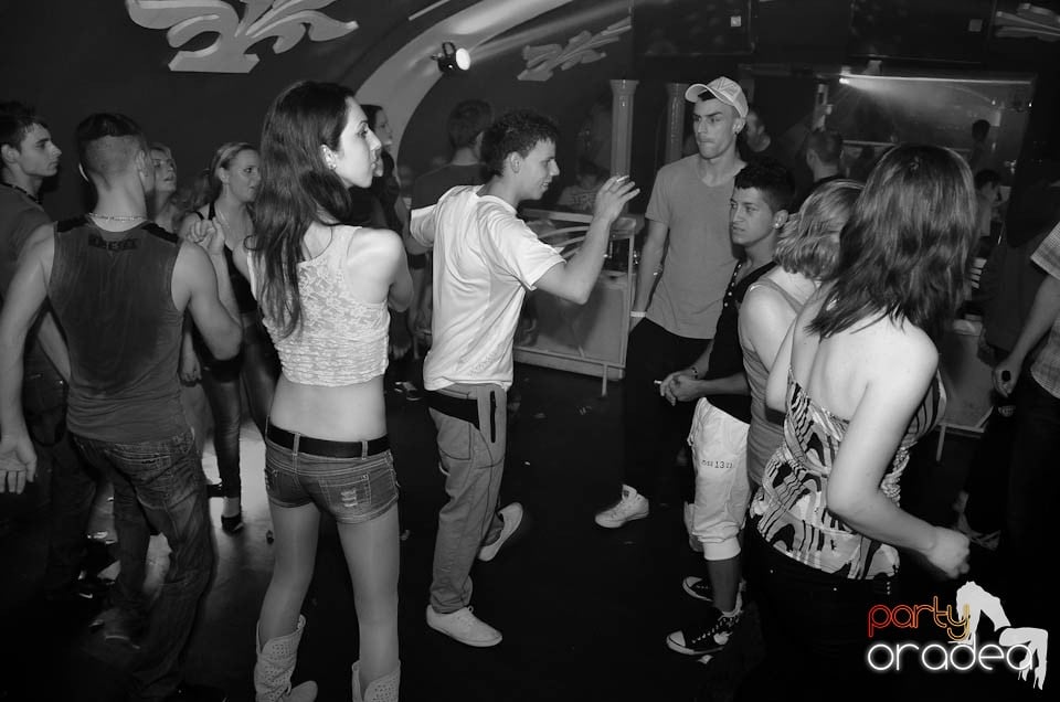 Party cu DJ Mendez în Club Atti's,